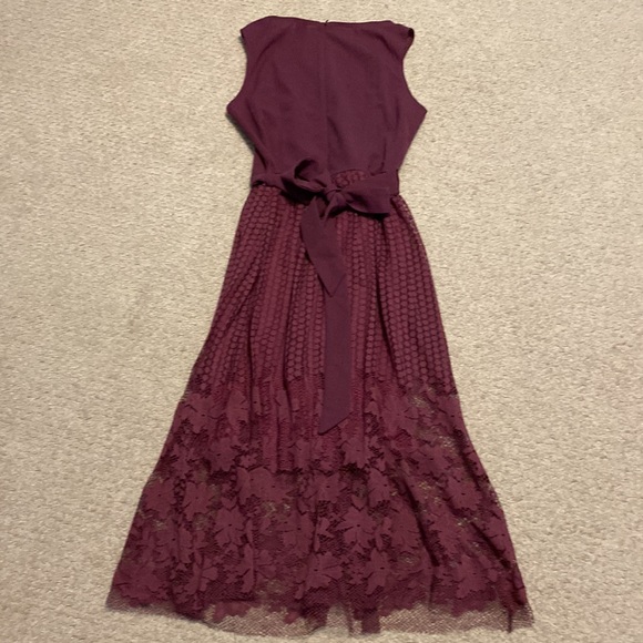 Plum coloured sleeveless dress - Picture 2 of 2